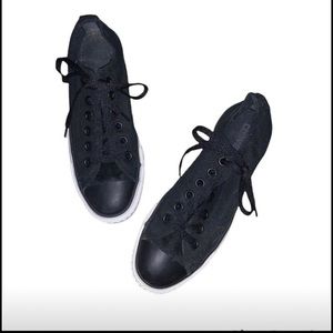 Black converse shoes